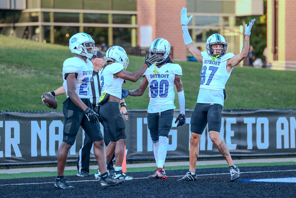 Football Shows Fight in Home Battle with Hocking College